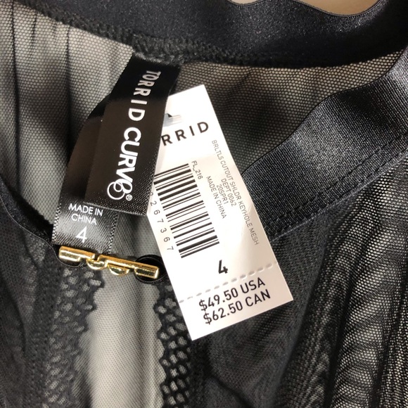 NWT Torrid 4 black mesh cold shoulder crop top - Picture 4 of 6
